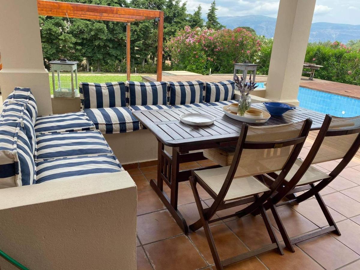 Georges Villa Galaxidi, Family, Pool And Garden Exterior foto
