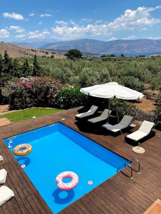 Georges Villa Galaxidi, Family, Pool And Garden Exterior foto