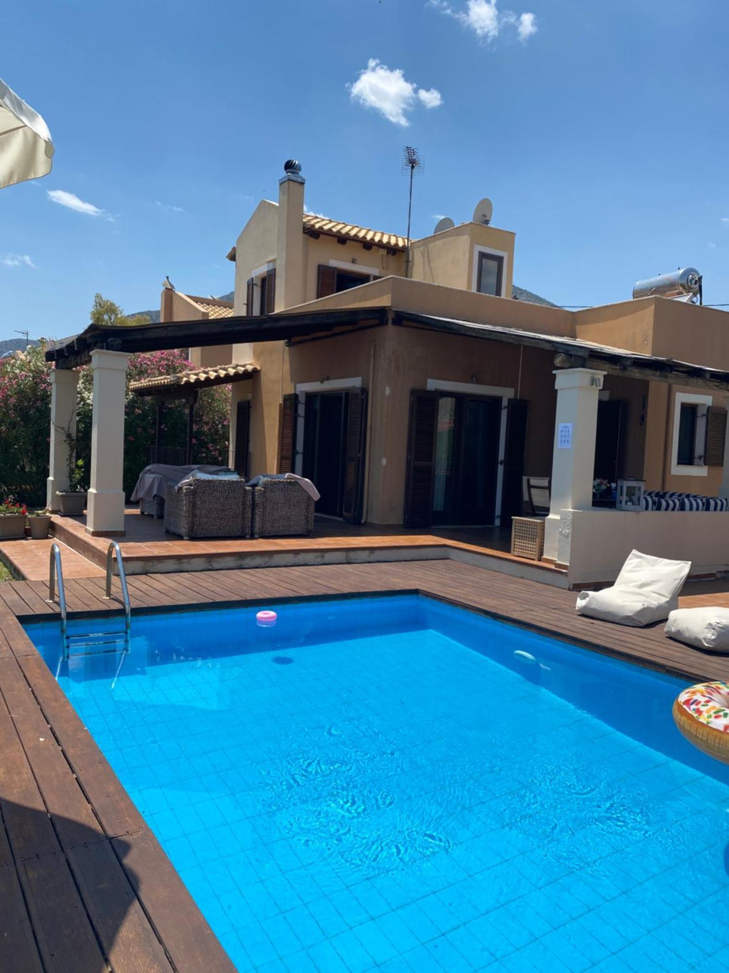 Georges Villa Galaxidi, Family, Pool And Garden Exterior foto
